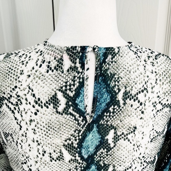BUDDY LOVE Kiki Emerald Snake Skin Semi-Sheer High Low Kimono Top - SMALL - Picture 11 of 12